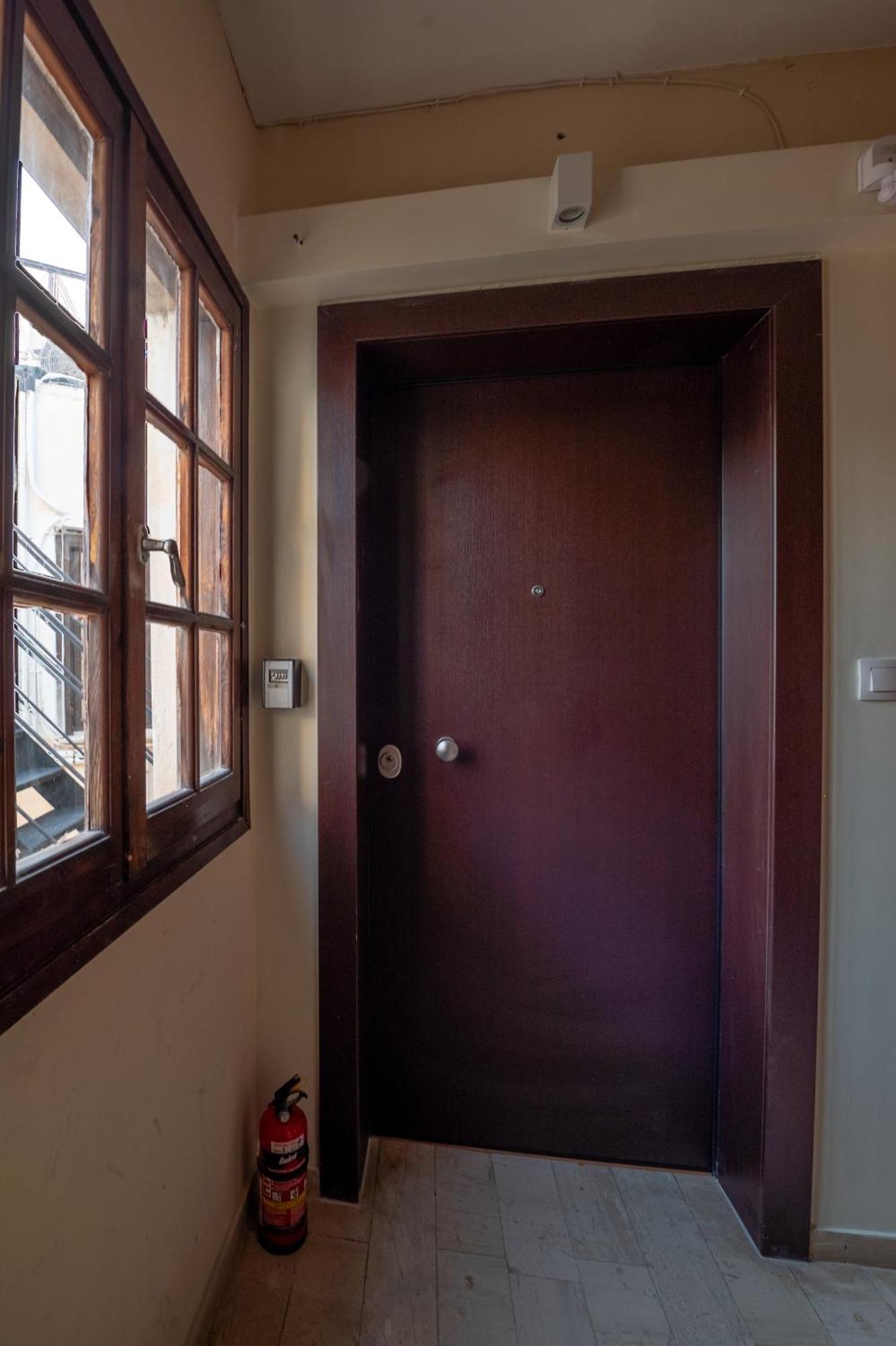 Live Life Plaka Apartment Афины Экстерьер фото